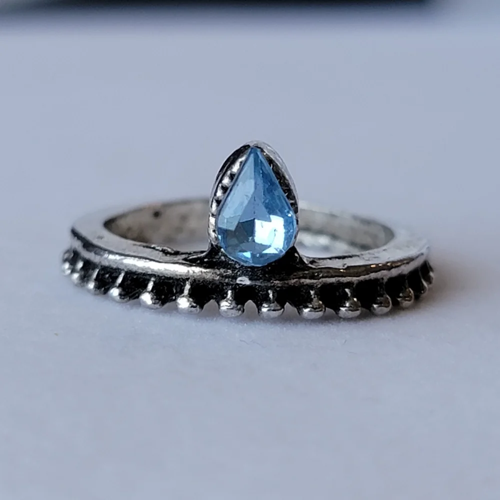 Blue Teardrop Rhinestone Dainty Silver Tone Crown Ring Size 5¾
